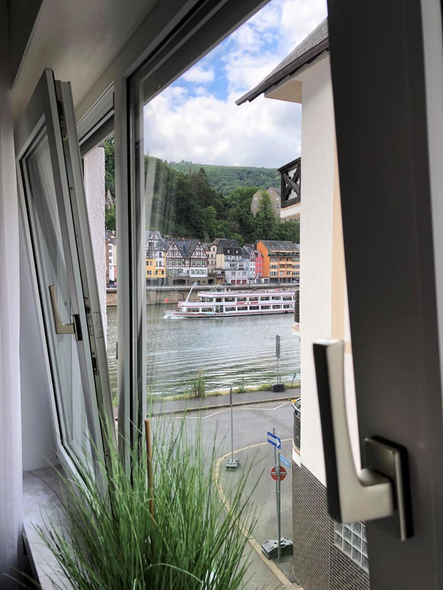 Ferienwohnungen Haus Zur Linde Cochem Ruang foto