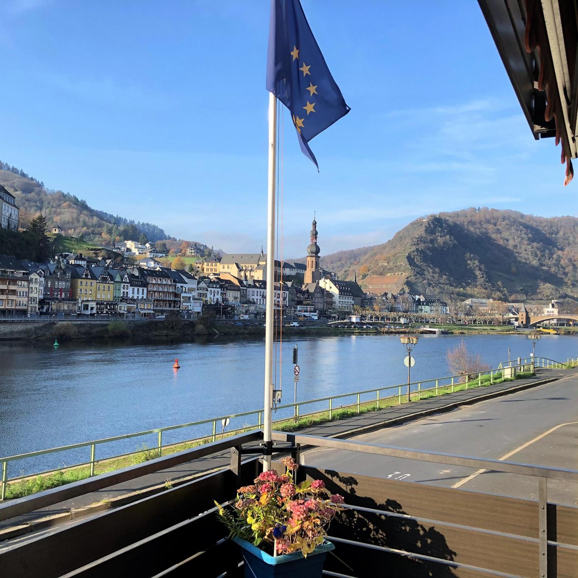Ferienwohnungen Haus Zur Linde Cochem Ruang foto