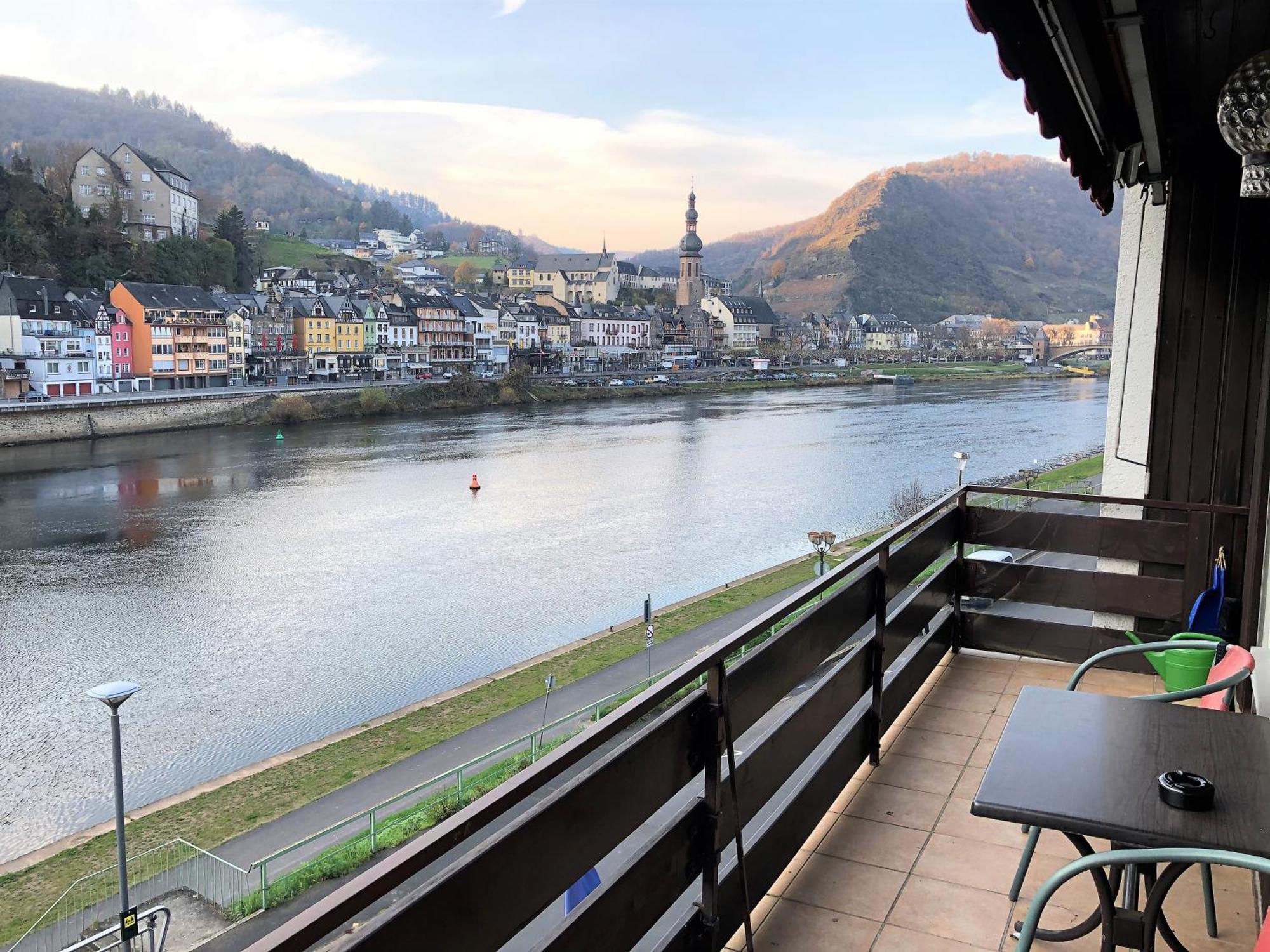 Ferienwohnungen Haus Zur Linde Cochem Ruang foto