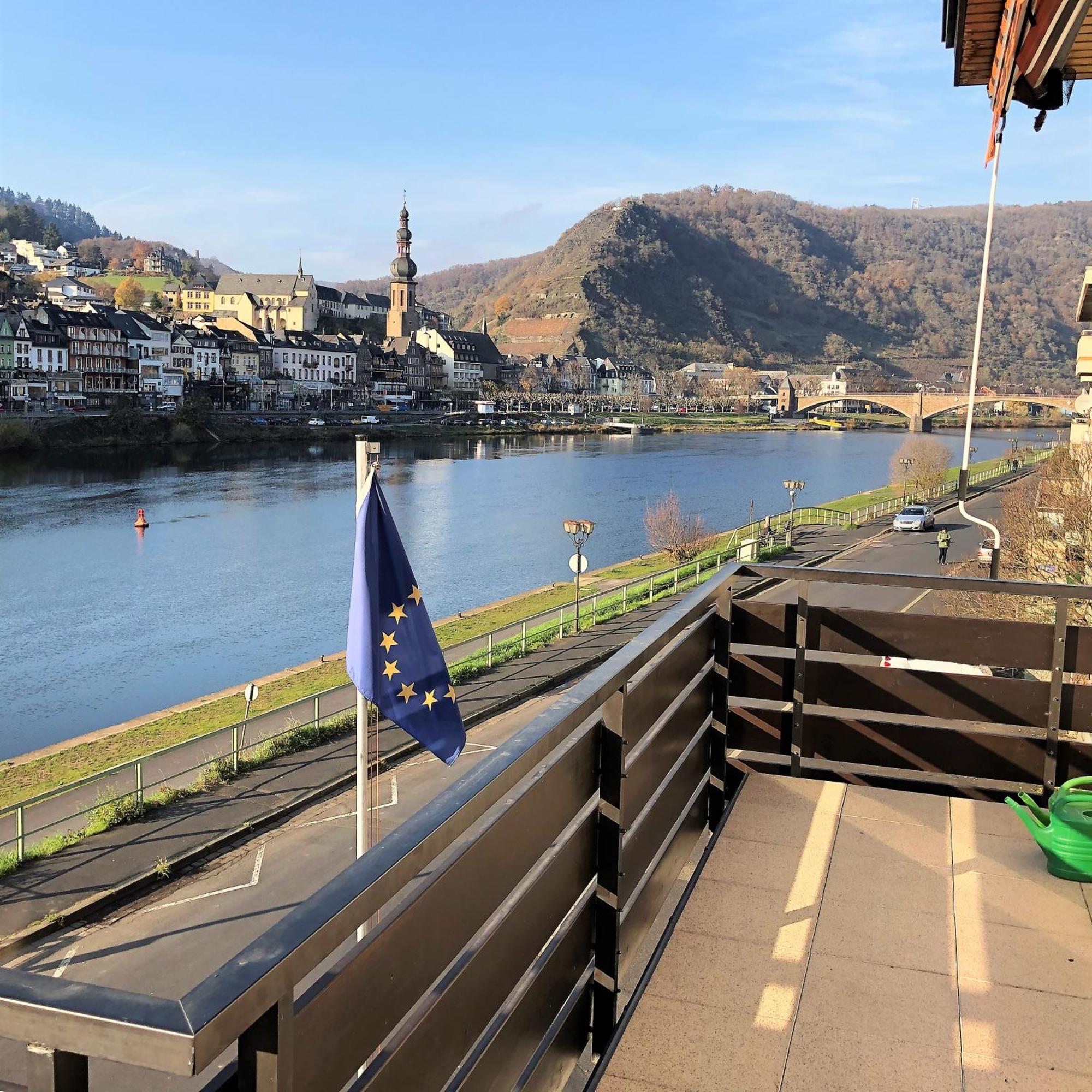 Ferienwohnungen Haus Zur Linde Cochem Ruang foto